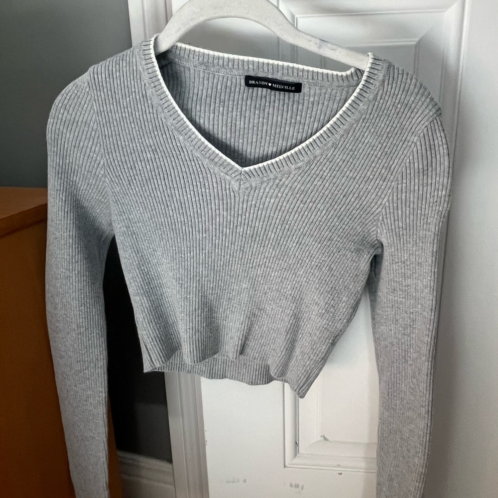 brandy Melville Gray Ribbed V-Neck Cropped Sweater